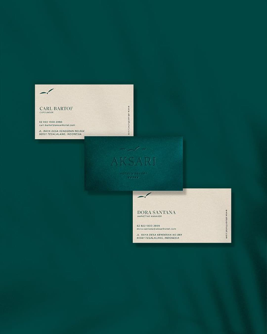 Aksari Hotel névjegykártya tervezés elegáns zöld és bézs arculati megjelenéssel