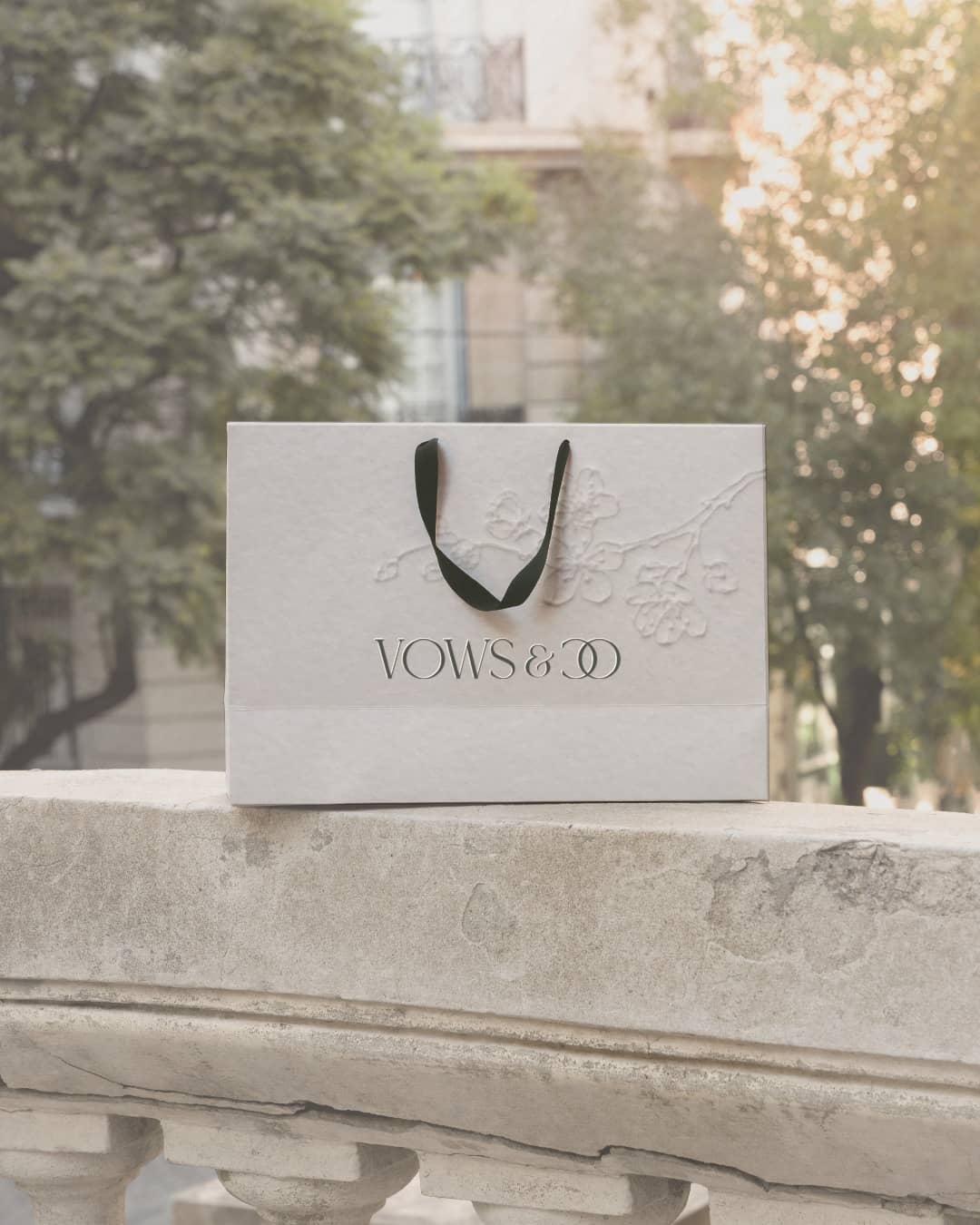 Elegáns logóval ellátott prémium papírtáska esküvői fotós arculathoz