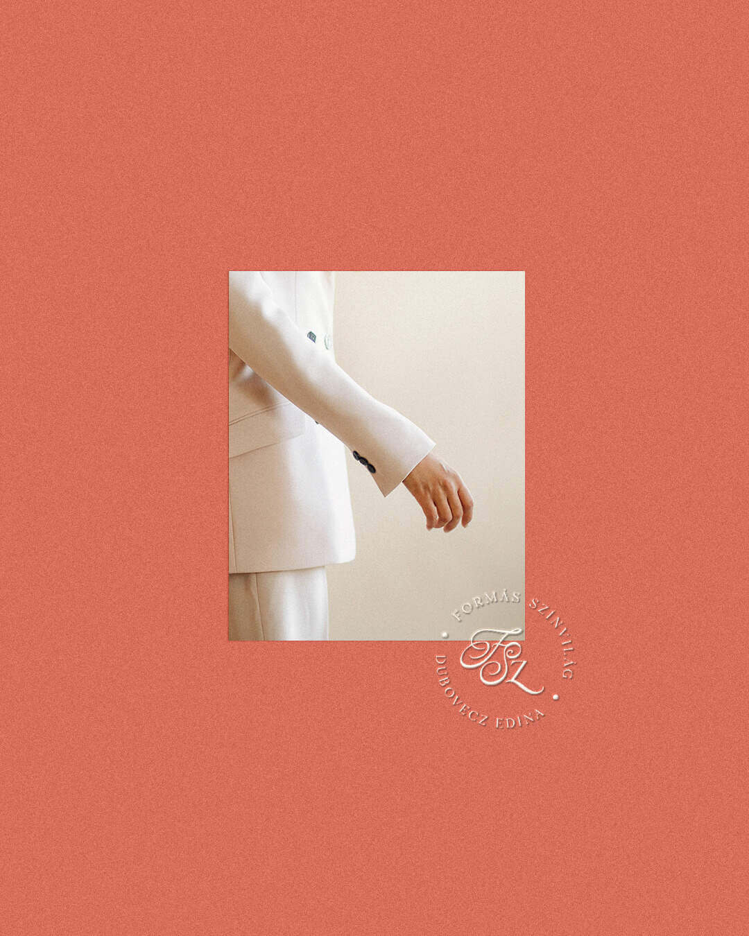 Forma és Színvilág branding koncepció korall háttérrel