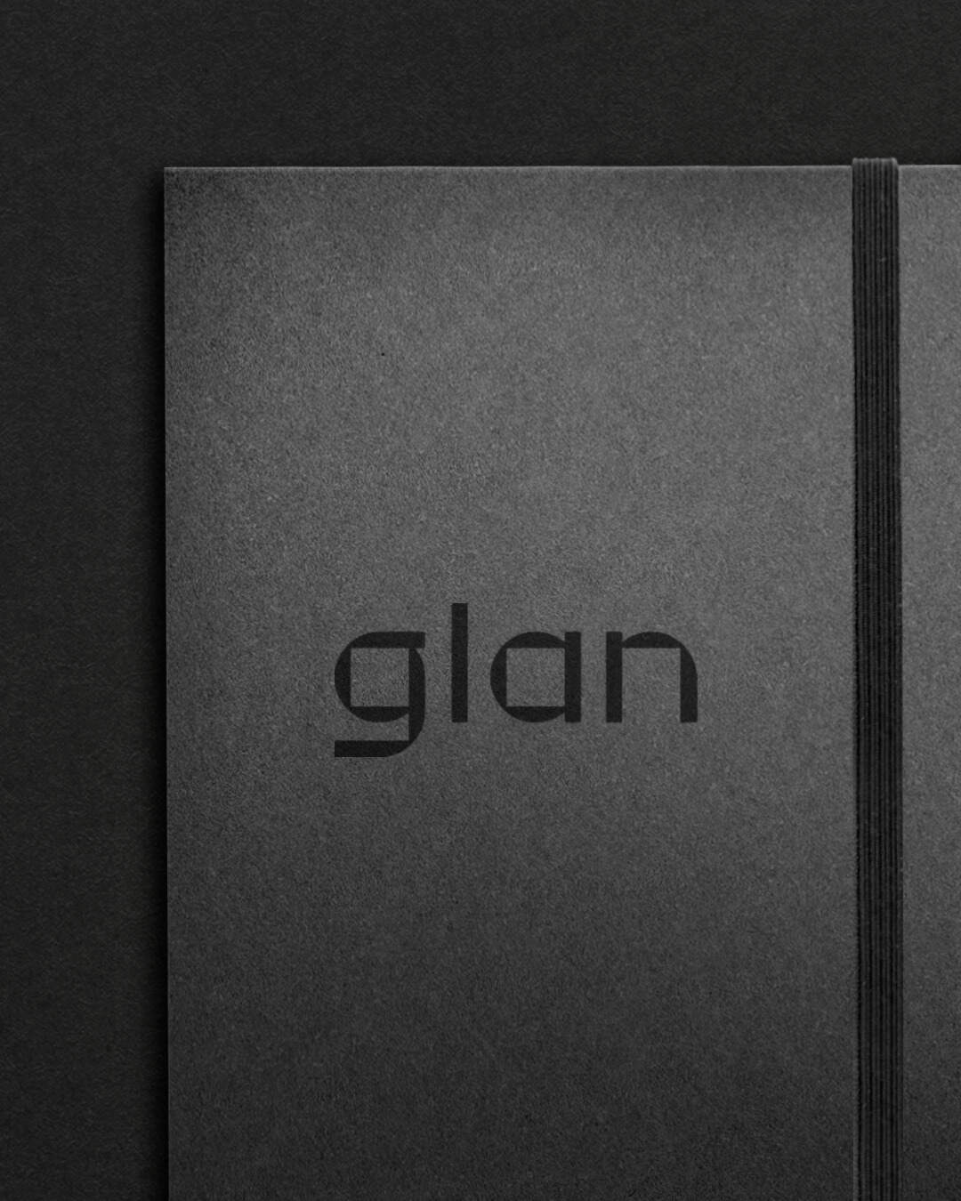 Sötét szürke arculati mappa Glan logóval minimalista prémium megjelenésben fotósnak