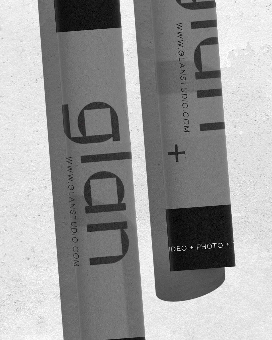 Glan márka vizuális elemei fekete fehér kompozícióban