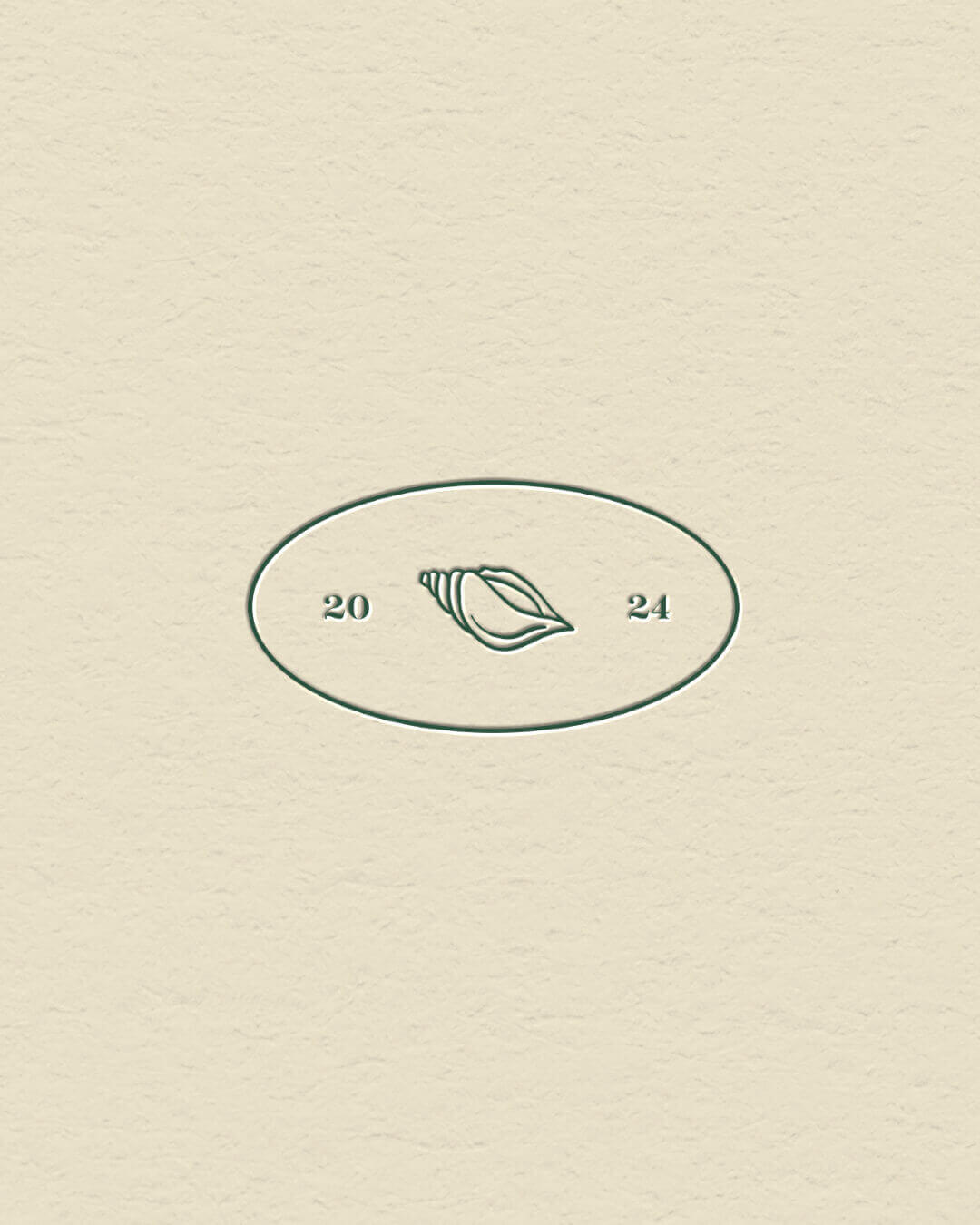 Jógaoktató és coaching logótervezés, letisztult embléma kagyló motívummal