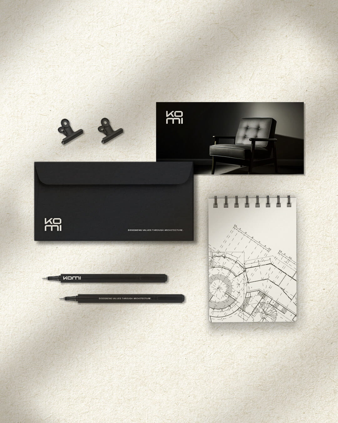 KOMI arculati elemek boríték toll jegyzetfüzet és grafikai rendszer bemutatása építészeti studiónak