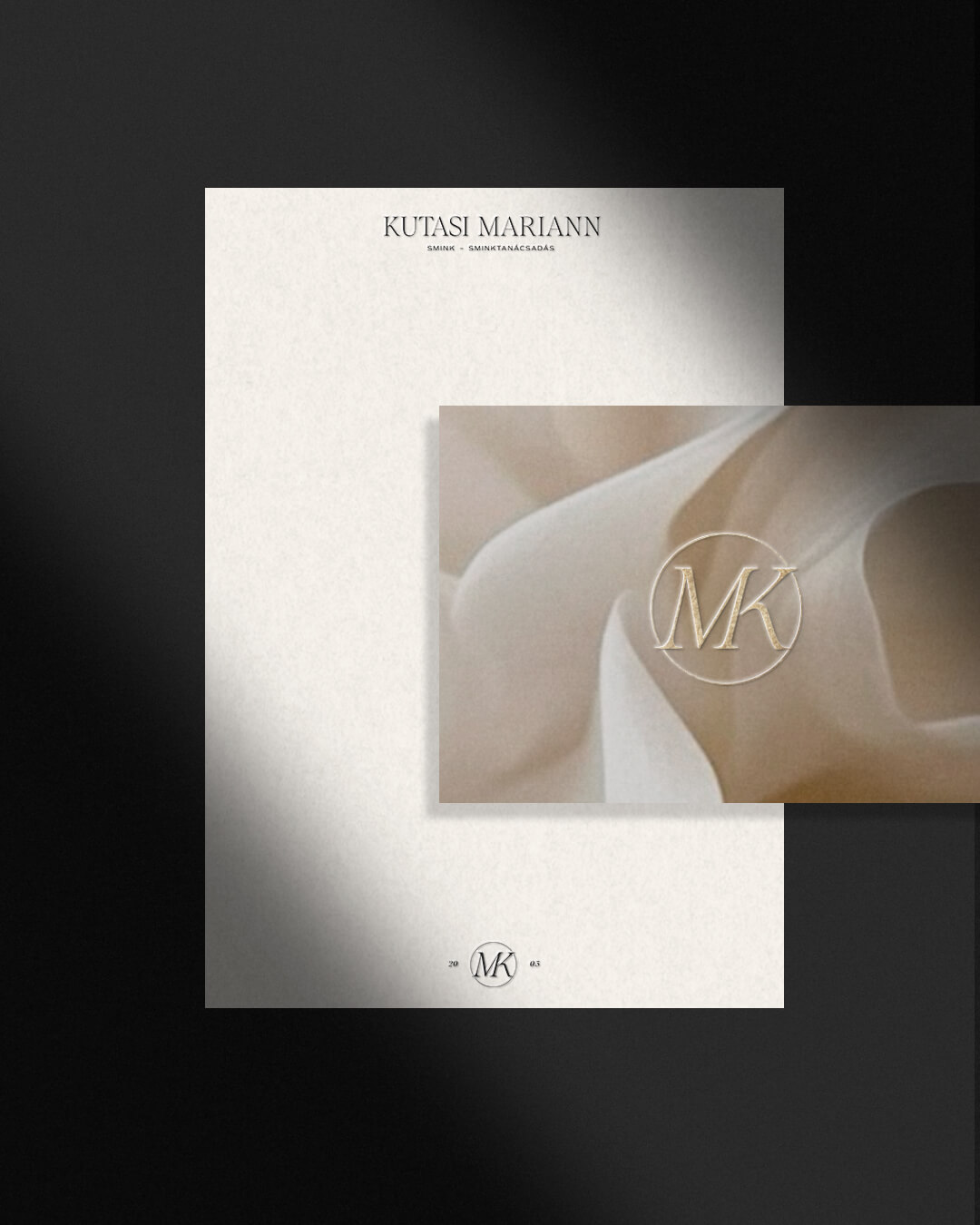 Kutasi Mariann énmárka arculattervezés, makeup artist vizuális megjelenés monogramos logóval