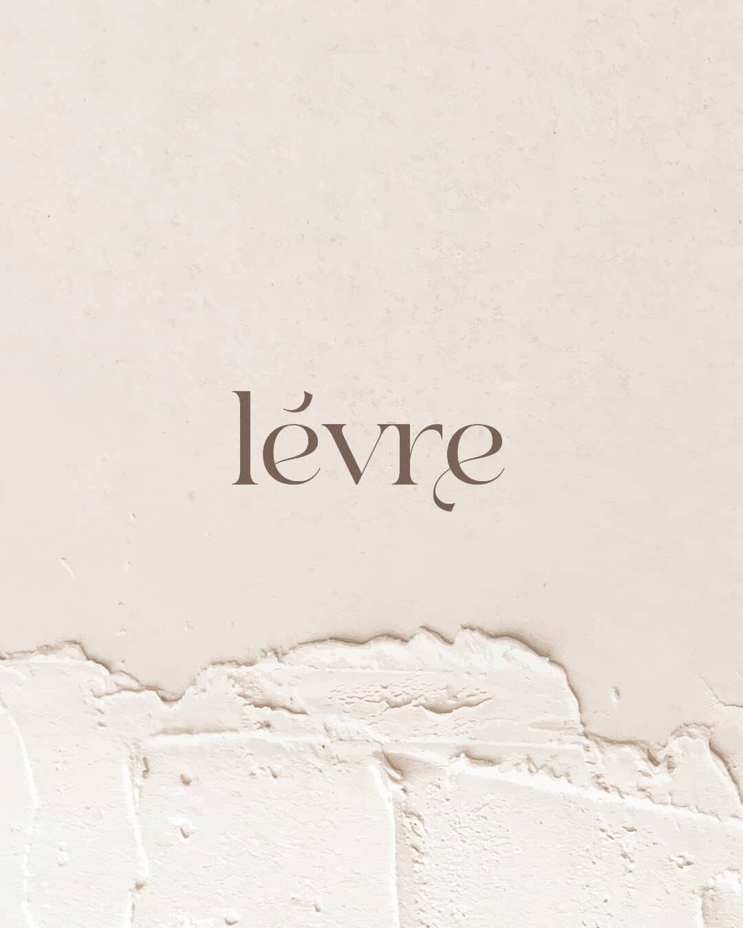 Letisztult, elegáns tipográfia a természetes szépség jegyében