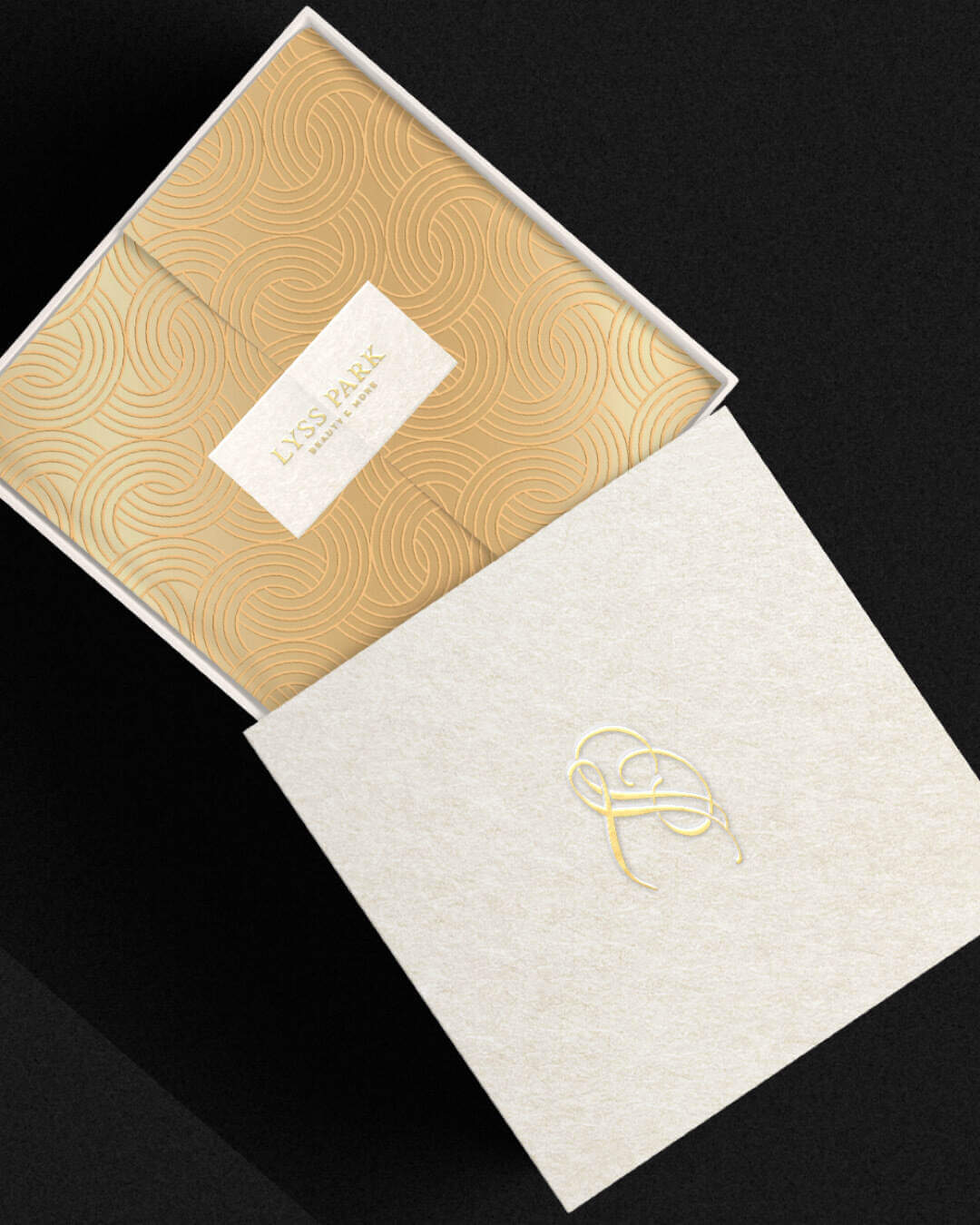 Lyss Park szépségszalon arculati elemek arany mintázattal és prémium nyomtatott csomagolással kozmetikus és fodrász szolgáltatásokhoz
