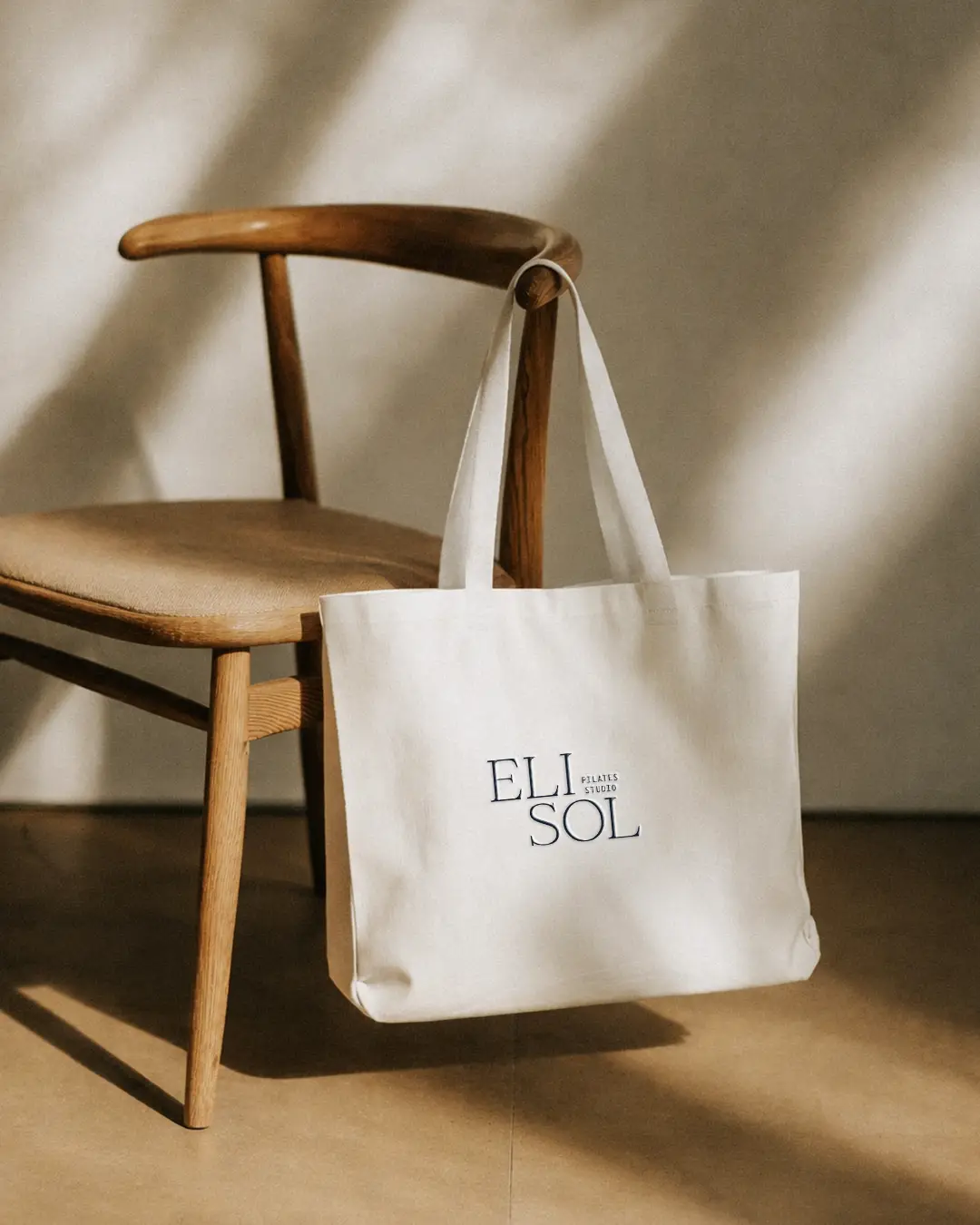 ELISOL pilates stúdió logóval ellátott vászontáska pilates stúdió márkaépítés projektben