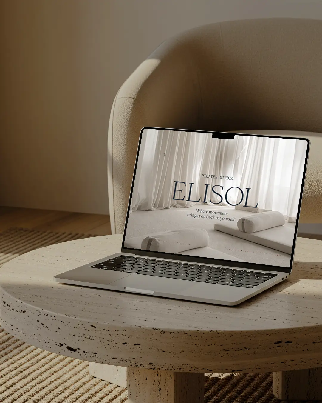 ELISOL pilates stúdió weboldal terve laptop képernyőn, pilates stúdió márkaépítés projekt