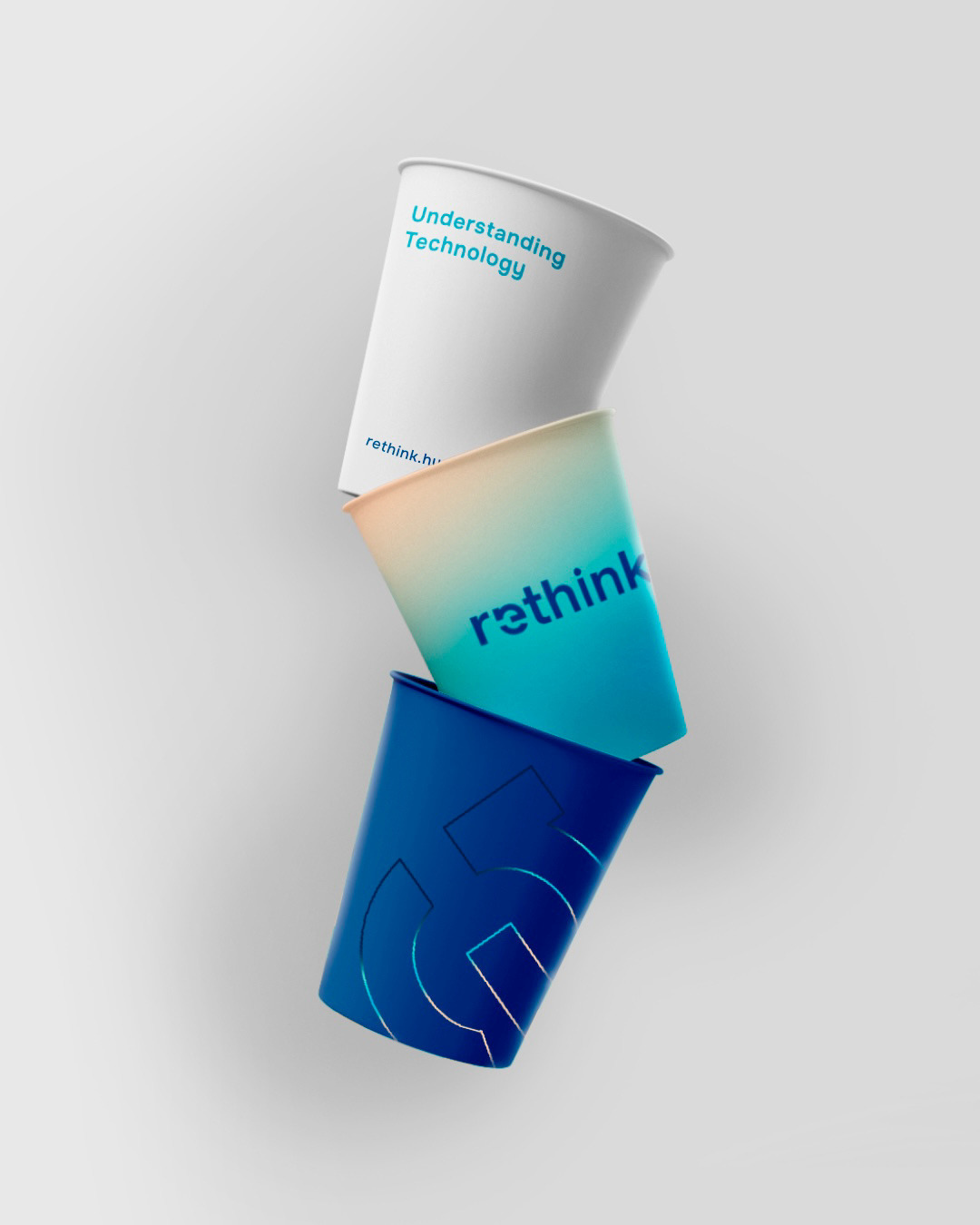 Rethink márka arculati elemei egyedi tervezésű papírpoharakon marketingkommunikációs koncepcióval